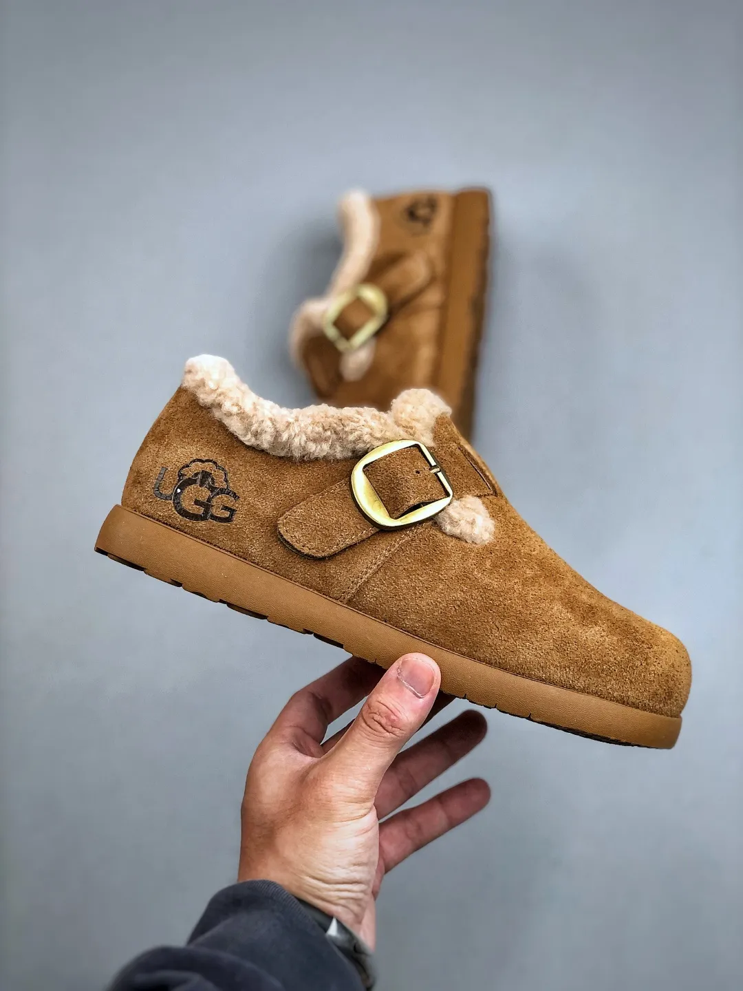 💰520 supports the store K T/UGG Sko A/S new styles. Popular models with good looks. Thick-soled dad shoes. A must-have. Fashionable in the old days. Simple and high-end. Very comfortable to wear casually. Must-have items of the year. The latest catwalk model sports white shoes that are popular among domestic and foreign bloggers. The upper foot is full of aura and can be matched casually. It is made of first-layer cowhide material. Silk cowhide lining is used. Original T vacuum thick sole. Retro color rubbing and distressing. Item number: 202510103633 Size: 35-40